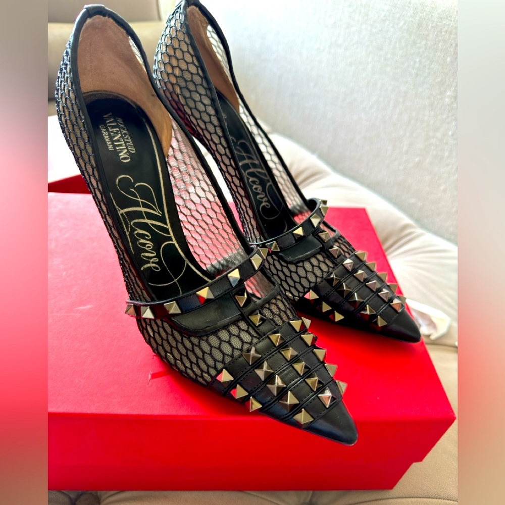 Valentino Garavani   Alcove Fishnet Rockstud Mesh Pumps Black 39.5